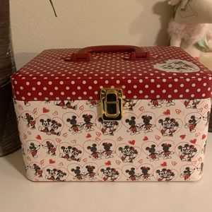 Disney make-up box 🐥